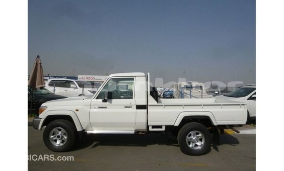 Buy Import Toyota Land Cruiser White Car in Import - Dubai in Bumthang Buy Import Toyota Land Cruiser White Car in Import - Dubai in Bumthang