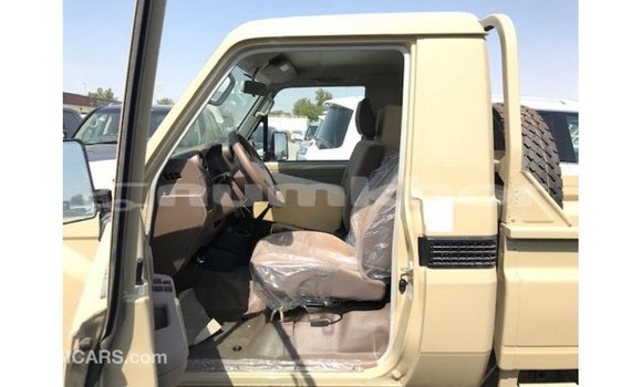 Buy Import Toyota Land Cruiser Beige Car in Import - Dubai in Bumthang Buy Import Toyota Land Cruiser Beige Car in Import - Dubai in Bumthang