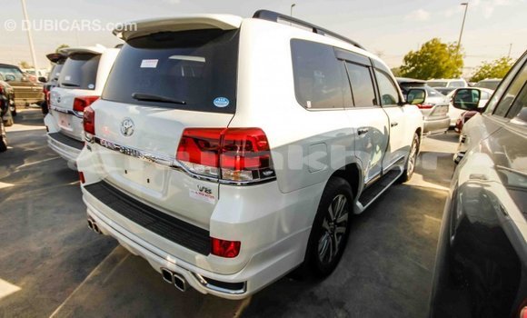 Buy Import Toyota Land Cruiser White Car in Import - Dubai in Bumthang Buy Import Toyota Land Cruiser White Car in Import - Dubai in Bumthang