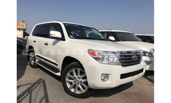 Buy Import Toyota Land Cruiser White Car in Import - Dubai in Bumthang Buy Import Toyota Land Cruiser White Car in Import - Dubai in Bumthang