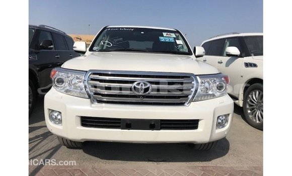Buy Import Toyota Land Cruiser White Car in Import - Dubai in Bumthang Buy Import Toyota Land Cruiser White Car in Import - Dubai in Bumthang