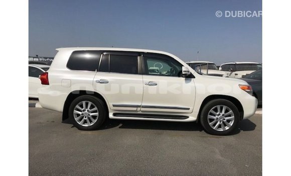 Buy Import Toyota Land Cruiser White Car in Import - Dubai in Bumthang Buy Import Toyota Land Cruiser White Car in Import - Dubai in Bumthang