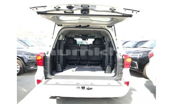 Buy Import Toyota Land Cruiser White Car in Import - Dubai in Bumthang Buy Import Toyota Land Cruiser White Car in Import - Dubai in Bumthang