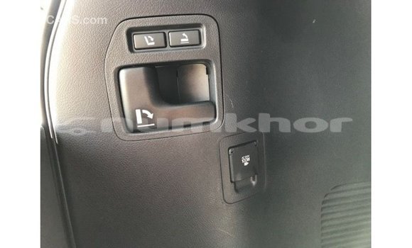 Buy Import Toyota Land Cruiser White Car in Import - Dubai in Bumthang Buy Import Toyota Land Cruiser White Car in Import - Dubai in Bumthang