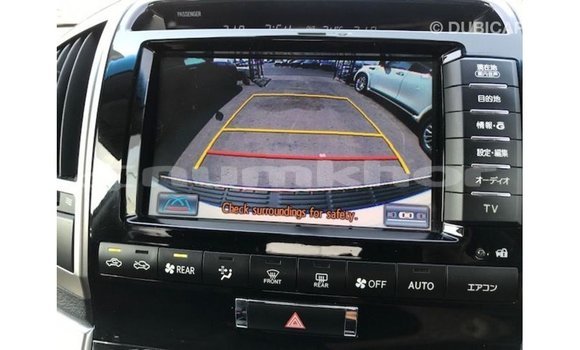 Buy Import Toyota Land Cruiser White Car in Import - Dubai in Bumthang Buy Import Toyota Land Cruiser White Car in Import - Dubai in Bumthang