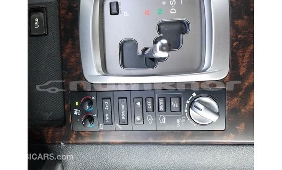 Buy Import Toyota Land Cruiser White Car in Import - Dubai in Bumthang Buy Import Toyota Land Cruiser White Car in Import - Dubai in Bumthang