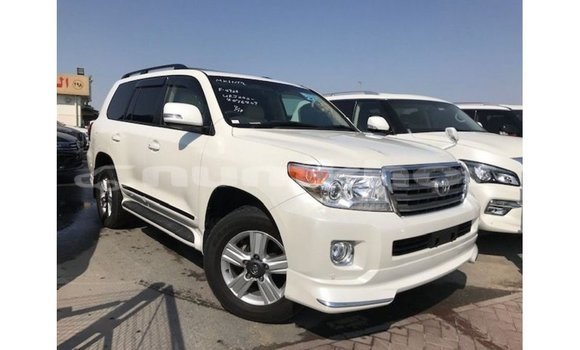 Buy Import Toyota Land Cruiser White Car in Import - Dubai in Bumthang Buy Import Toyota Land Cruiser White Car in Import - Dubai in Bumthang