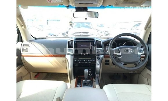 Buy Import Toyota Land Cruiser White Car in Import - Dubai in Bumthang Buy Import Toyota Land Cruiser White Car in Import - Dubai in Bumthang