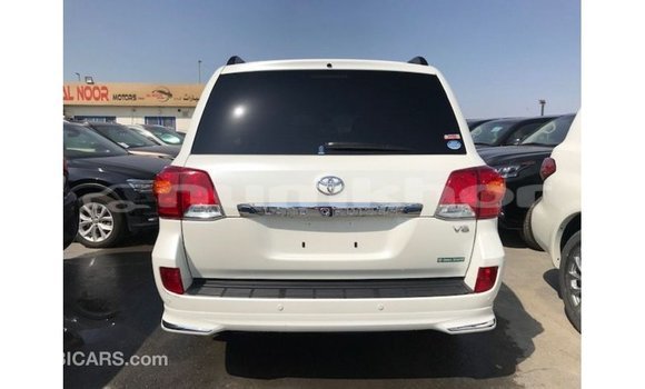 Buy Import Toyota Land Cruiser White Car in Import - Dubai in Bumthang Buy Import Toyota Land Cruiser White Car in Import - Dubai in Bumthang
