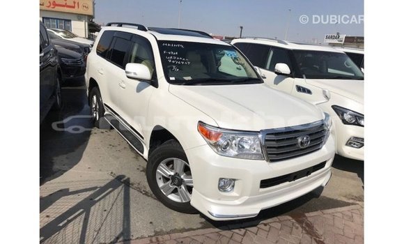 Buy Import Toyota Land Cruiser White Car in Import - Dubai in Bumthang Buy Import Toyota Land Cruiser White Car in Import - Dubai in Bumthang