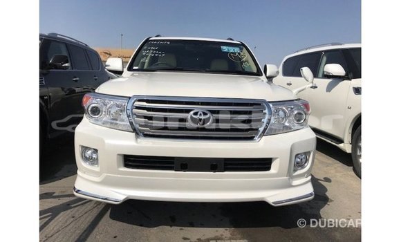 Buy Import Toyota Land Cruiser White Car in Import - Dubai in Bumthang Buy Import Toyota Land Cruiser White Car in Import - Dubai in Bumthang