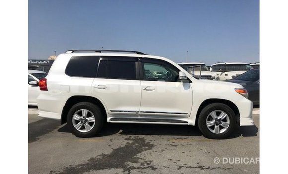 Buy Import Toyota Land Cruiser White Car in Import - Dubai in Bumthang Buy Import Toyota Land Cruiser White Car in Import - Dubai in Bumthang
