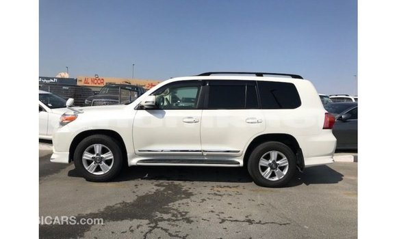 Buy Import Toyota Land Cruiser White Car in Import - Dubai in Bumthang Buy Import Toyota Land Cruiser White Car in Import - Dubai in Bumthang
