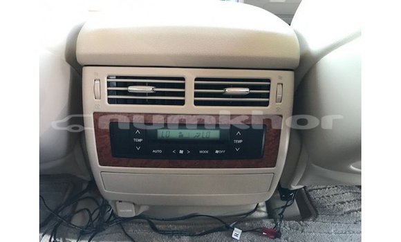 Buy Import Toyota Land Cruiser White Car in Import - Dubai in Bumthang Buy Import Toyota Land Cruiser White Car in Import - Dubai in Bumthang