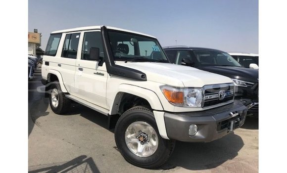 Buy Import Toyota Land Cruiser White Car in Import - Dubai in Bumthang Buy Import Toyota Land Cruiser White Car in Import - Dubai in Bumthang
