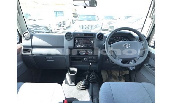 Buy Import Toyota Land Cruiser White Car in Import - Dubai in Bumthang Buy Import Toyota Land Cruiser White Car in Import - Dubai in Bumthang