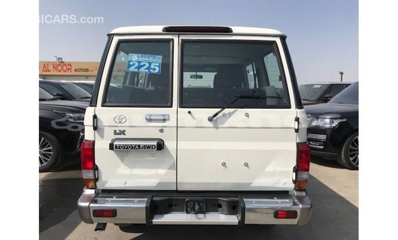 Buy Import Toyota Land Cruiser White Car in Import - Dubai in Bumthang Buy Import Toyota Land Cruiser White Car in Import - Dubai in Bumthang