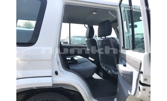 Buy Import Toyota Land Cruiser White Car in Import - Dubai in Bumthang Buy Import Toyota Land Cruiser White Car in Import - Dubai in Bumthang