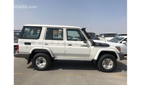 Buy Import Toyota Land Cruiser White Car in Import - Dubai in Bumthang Buy Import Toyota Land Cruiser White Car in Import - Dubai in Bumthang