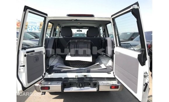 Buy Import Toyota Land Cruiser White Car in Import - Dubai in Bumthang Buy Import Toyota Land Cruiser White Car in Import - Dubai in Bumthang