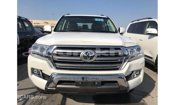 Buy Import Toyota Land Cruiser White Car in Import - Dubai in Bumthang Buy Import Toyota Land Cruiser White Car in Import - Dubai in Bumthang