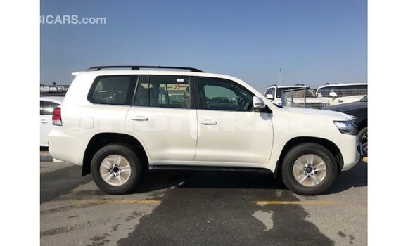 Buy Import Toyota Land Cruiser White Car in Import - Dubai in Bumthang Buy Import Toyota Land Cruiser White Car in Import - Dubai in Bumthang