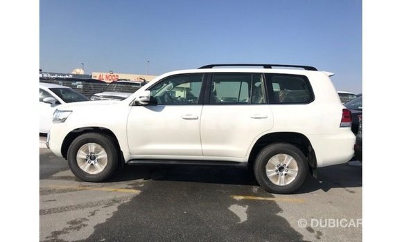 Buy Import Toyota Land Cruiser White Car in Import - Dubai in Bumthang Buy Import Toyota Land Cruiser White Car in Import - Dubai in Bumthang