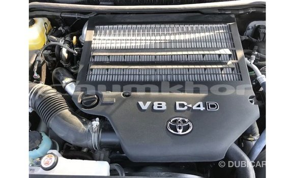 Buy Import Toyota Land Cruiser White Car in Import - Dubai in Bumthang Buy Import Toyota Land Cruiser White Car in Import - Dubai in Bumthang