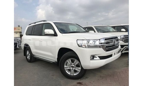 Buy Import Toyota Land Cruiser White Car in Import - Dubai in Bumthang Buy Import Toyota Land Cruiser White Car in Import - Dubai in Bumthang