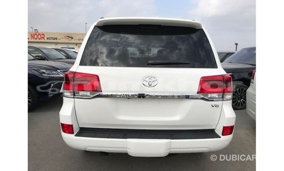 Buy Import Toyota Land Cruiser White Car in Import - Dubai in Bumthang Buy Import Toyota Land Cruiser White Car in Import - Dubai in Bumthang