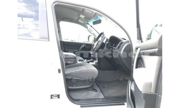 Buy Import Toyota Land Cruiser White Car in Import - Dubai in Bumthang Buy Import Toyota Land Cruiser White Car in Import - Dubai in Bumthang
