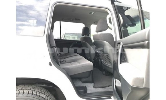Buy Import Toyota Land Cruiser White Car in Import - Dubai in Bumthang Buy Import Toyota Land Cruiser White Car in Import - Dubai in Bumthang