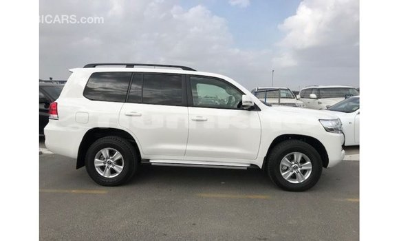 Buy Import Toyota Land Cruiser White Car in Import - Dubai in Bumthang Buy Import Toyota Land Cruiser White Car in Import - Dubai in Bumthang