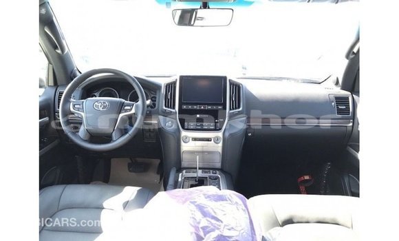 Buy Import Toyota Land Cruiser White Car in Import - Dubai in Bumthang Buy Import Toyota Land Cruiser White Car in Import - Dubai in Bumthang