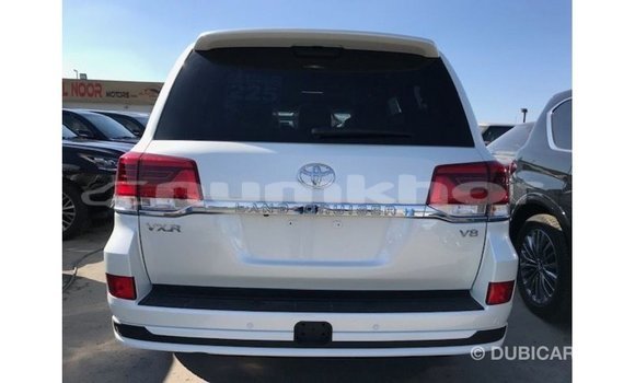 Buy Import Toyota Land Cruiser White Car in Import - Dubai in Bumthang Buy Import Toyota Land Cruiser White Car in Import - Dubai in Bumthang