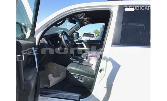 Buy Import Toyota Land Cruiser White Car in Import - Dubai in Bumthang Buy Import Toyota Land Cruiser White Car in Import - Dubai in Bumthang