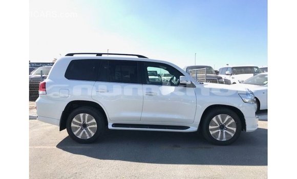 Buy Import Toyota Land Cruiser White Car in Import - Dubai in Bumthang Buy Import Toyota Land Cruiser White Car in Import - Dubai in Bumthang