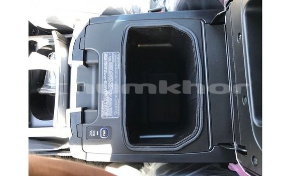 Buy Import Toyota Land Cruiser White Car in Import - Dubai in Bumthang Buy Import Toyota Land Cruiser White Car in Import - Dubai in Bumthang