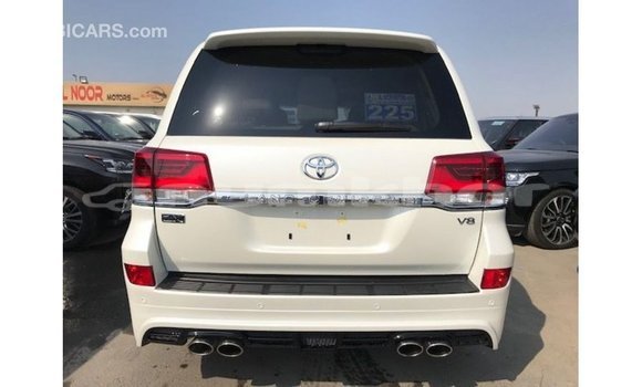 Buy Import Toyota Land Cruiser White Car in Import - Dubai in Bumthang Buy Import Toyota Land Cruiser White Car in Import - Dubai in Bumthang