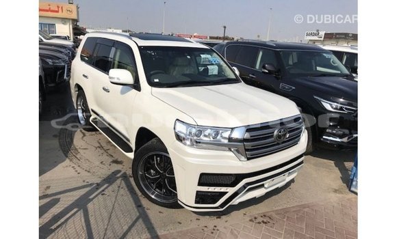 Buy Import Toyota Land Cruiser White Car in Import - Dubai in Bumthang Buy Import Toyota Land Cruiser White Car in Import - Dubai in Bumthang
