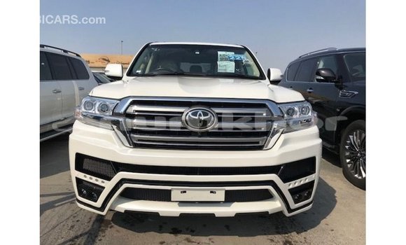 Buy Import Toyota Land Cruiser White Car in Import - Dubai in Bumthang Buy Import Toyota Land Cruiser White Car in Import - Dubai in Bumthang