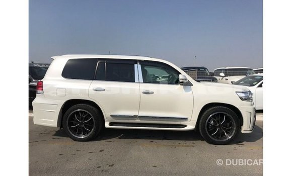 Buy Import Toyota Land Cruiser White Car in Import - Dubai in Bumthang Buy Import Toyota Land Cruiser White Car in Import - Dubai in Bumthang