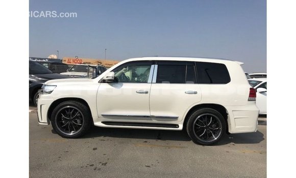 Buy Import Toyota Land Cruiser White Car in Import - Dubai in Bumthang Buy Import Toyota Land Cruiser White Car in Import - Dubai in Bumthang