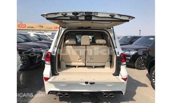 Buy Import Toyota Land Cruiser White Car in Import - Dubai in Bumthang Buy Import Toyota Land Cruiser White Car in Import - Dubai in Bumthang