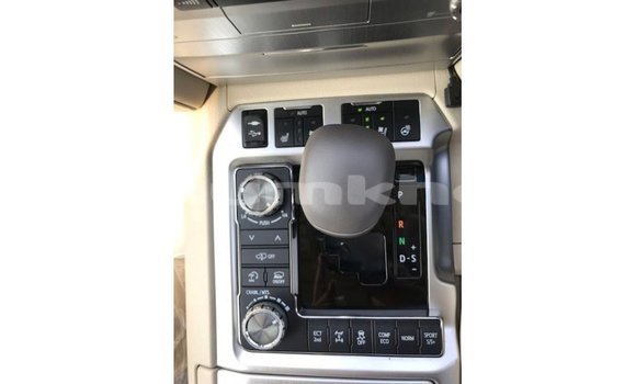 Buy Import Toyota Land Cruiser White Car in Import - Dubai in Bumthang Buy Import Toyota Land Cruiser White Car in Import - Dubai in Bumthang