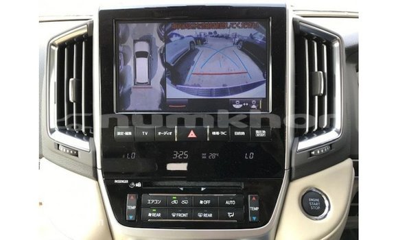 Buy Import Toyota Land Cruiser White Car in Import - Dubai in Bumthang Buy Import Toyota Land Cruiser White Car in Import - Dubai in Bumthang