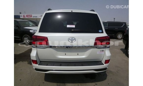 Buy Import Toyota Land Cruiser White Car in Import - Dubai in Bumthang Buy Import Toyota Land Cruiser White Car in Import - Dubai in Bumthang