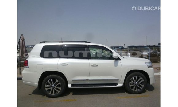 Buy Import Toyota Land Cruiser White Car in Import - Dubai in Bumthang Buy Import Toyota Land Cruiser White Car in Import - Dubai in Bumthang