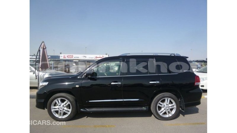 Big with watermark toyota land cruiser bumthang import dubai 2879