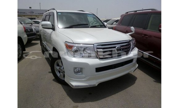 Buy Import Toyota Land Cruiser White Car in Import - Dubai in Bumthang Buy Import Toyota Land Cruiser White Car in Import - Dubai in Bumthang